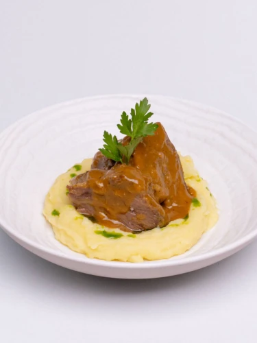 Говяжьи щечки с картофельным пюре