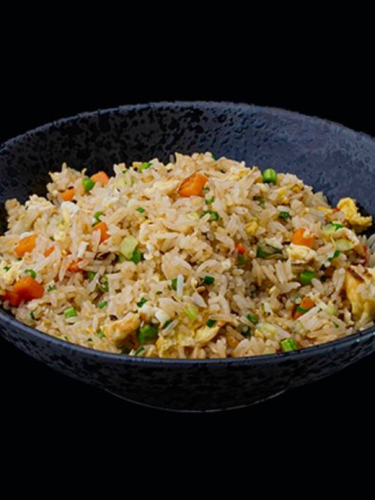 Жареный рис с яйцом и с овощами