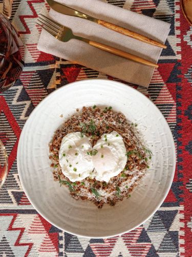 Гречка с пармезаном и яйцом пашот